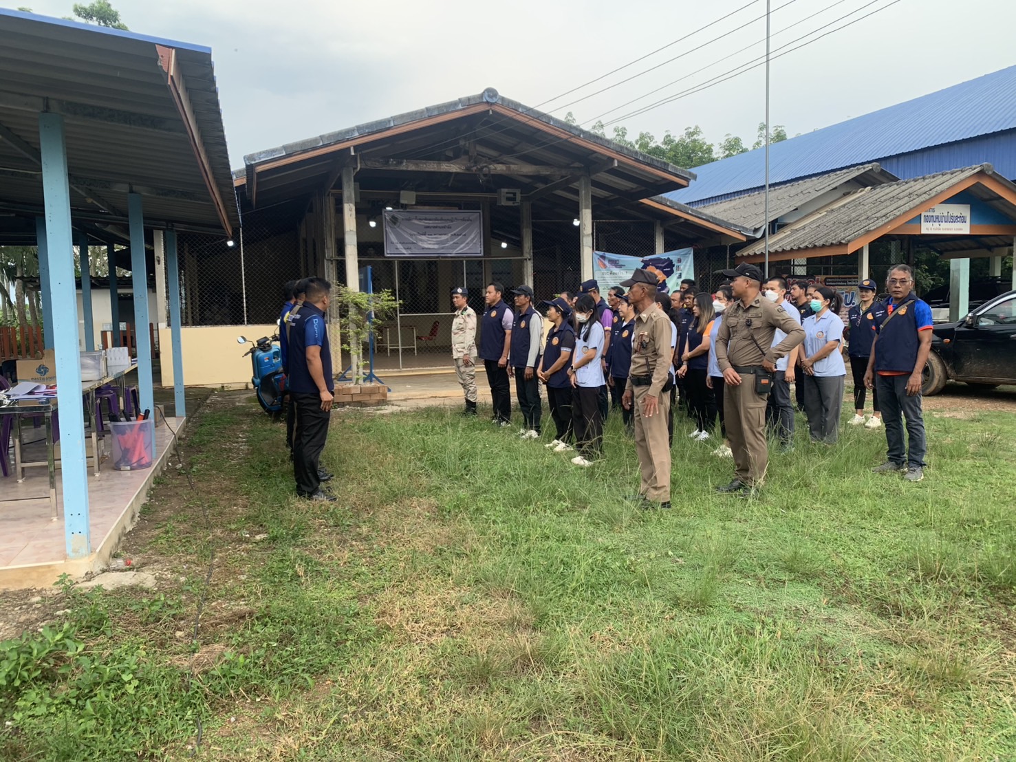เข้าร่วมการตั้งจุดตรวจจุดสกัด เพื่อป้องกันและปราบปรามยาเสพติด และการกระผิดทางอาญา หน้าศาลาประชาคมหมู่ ๖ ตำบลชำฆ้อ